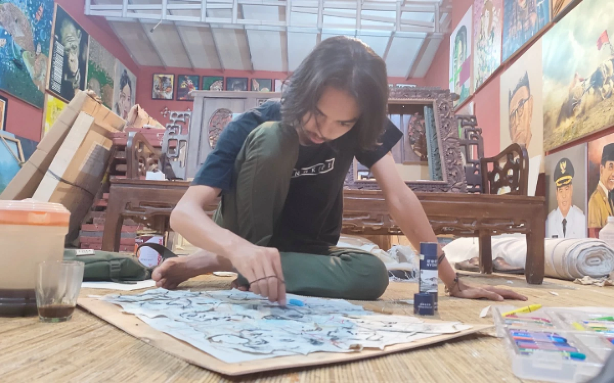 Foto Cak Uud saat mewarnai dengan krayon (Foto: Dok. narasumber)