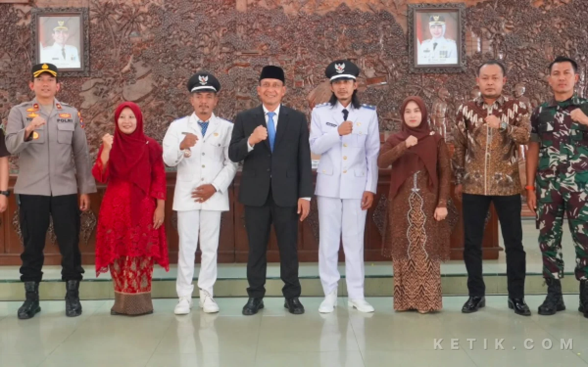 Thumbnail Berita - Bupati Bojonegoro Lantik Dua Kepala Desa PAW, Minta Percepat Pelayanan dan Pembangunan Desa