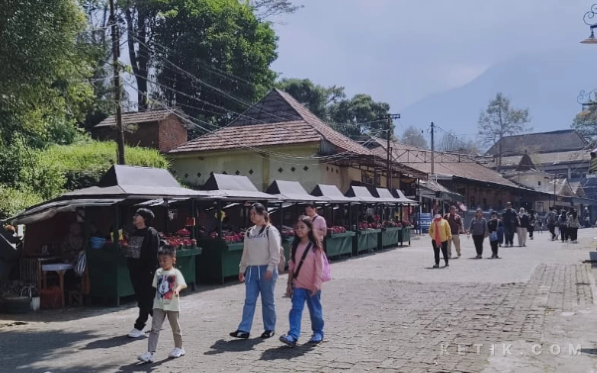 Thumbnail Berita - Bukan Pesugihan, Warga Gunung Kawi Beber Berkah Eyang Djoego dan Raden Mas Iman Soedjono