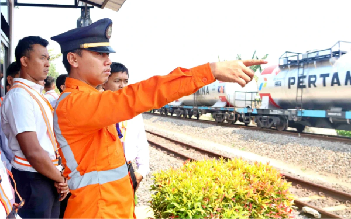 Thumbnail Berita - KAI Daop 7 Madiun Perkuat Keselamatan Perlintasan Sebidang, Diklat 52 Calon Petugas Jaga Lintasan Kereta