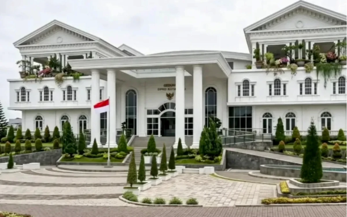 Thumbnail Berita - Meskipun Batal, Proyek DED Gedung DPRD Kota Batu Senilai Rp462 Juta Banjir Kritik Warganet