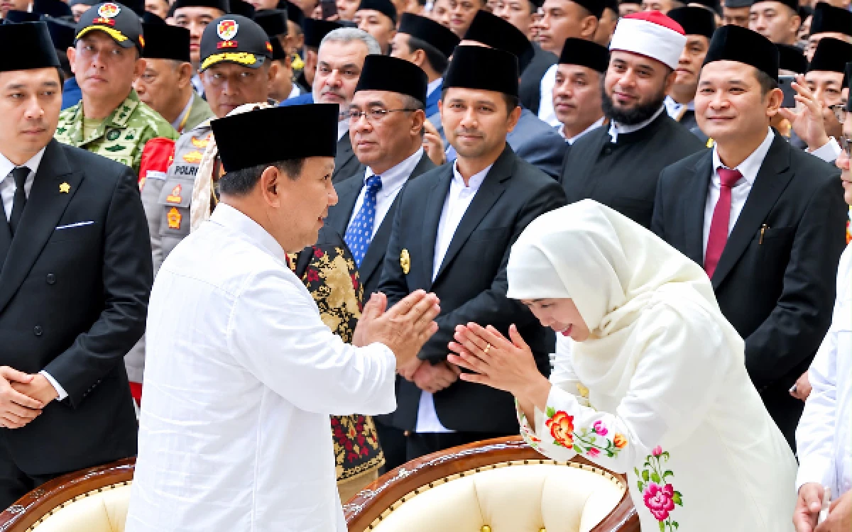 Thumbnail Berita - Dampingi Prabowo di 1 Abad Gontor, Khofifah Harap Pendidikan Islam Terus Beradaptasi