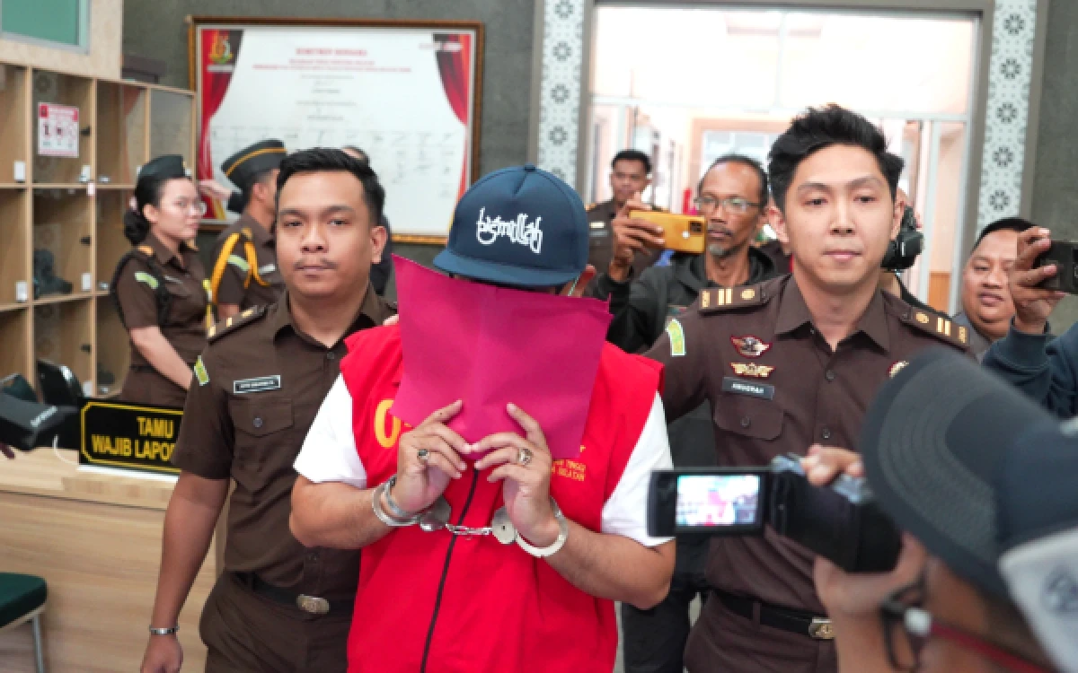 Thumbnail Berita - Dalam Sehari, Kejati Sumsel Tahan Tersangka Korupsi KUR dan Limpahkan Kasus Gratifikasi Irigasi