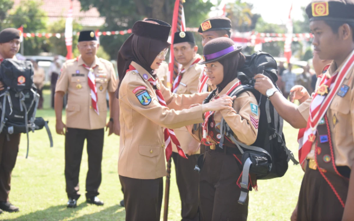 Thumbnail Berita - Kota Kediri Cetak Sejarah! Wali Kota Vinanda Lepas Pramuka Berkebutuhan Khusus ke Jamnas XII 2026