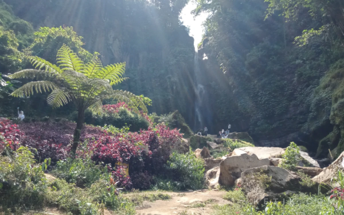 Foto Air Terjun Coban Talun yang cocok menjadi tempat healing dnegan suasana sejuk nan asri. (Foto: Aliyah/Ketik.com)