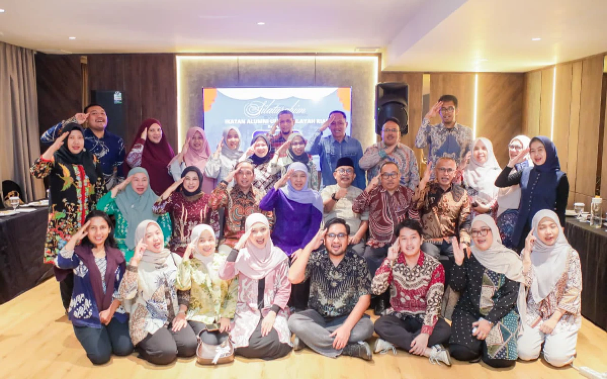 Thumbnail Berita - Ketum IKA Unair Khofifah Ajak Alumni di Riau Perkuat Kolaborasi, Inovasi dan Kontribusi Majukan Daerah