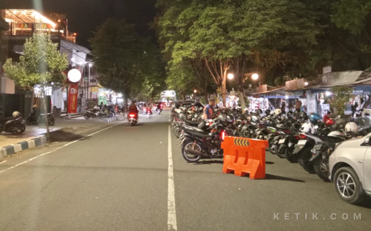 Thumbnail Berita - Soal Parkir Alun-alun Pacitan, Pemkab Minta Ruang yang Ada Dioptimalkan: Jangan Semrawut!
