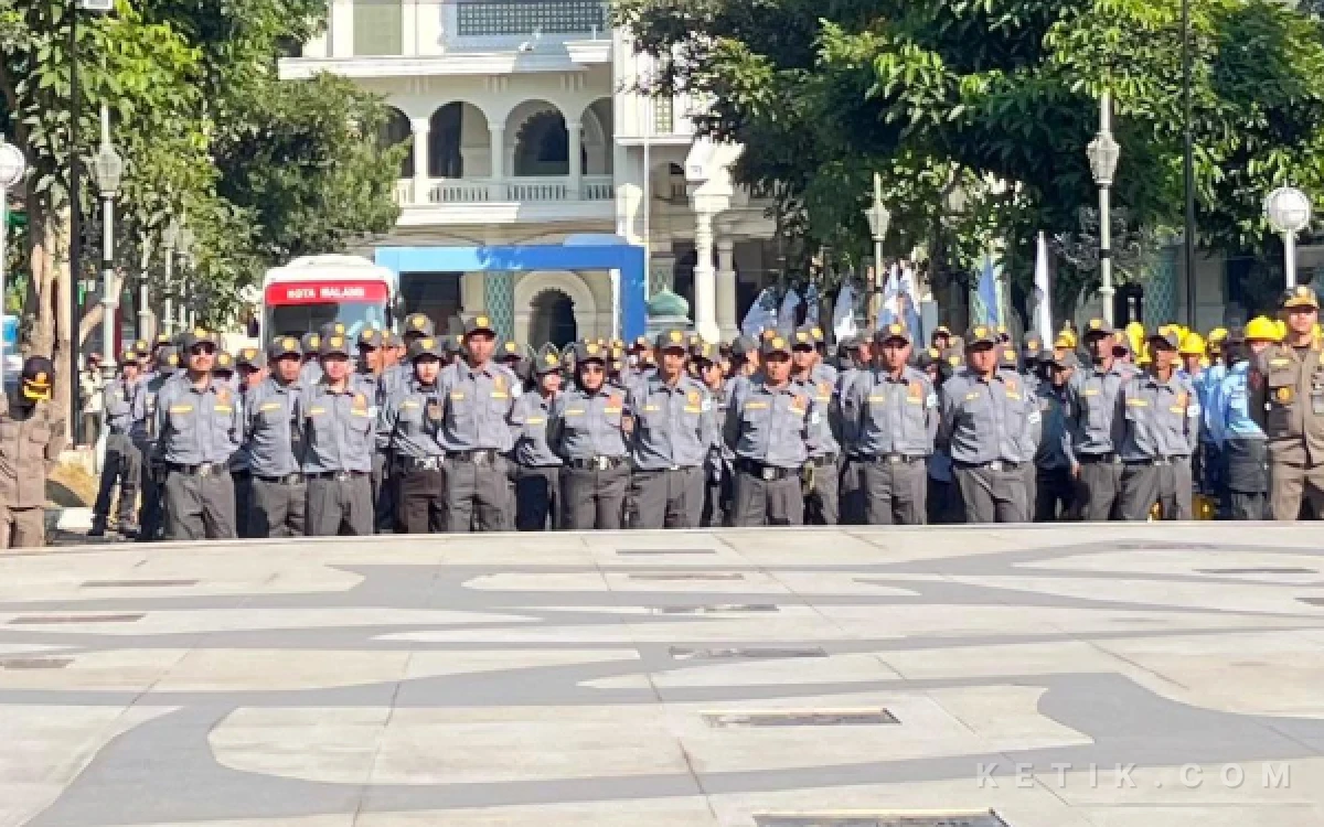 Thumbnail Berita - Kemendagri Reformasi Linmas, Personel Akan Dilatih Gunakan APAR hingga Tangani Serangan Jantung