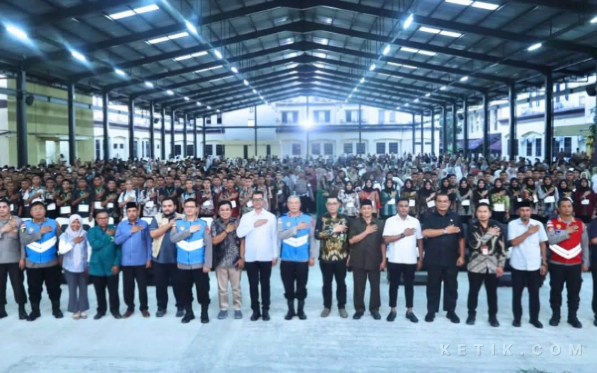 Foto Wakapolda Aceh Brigjen Pol. Ari Wahyu Widodo, S.I.K., didampingi Karo SDM Polda Aceh dan Kabid Propam Polda Aceh, serta dihadiri para Pejabat Utama (PJU) Polda Aceh, pengawas internal dan eksternal, serta para pemangku kepentingan terkait.
