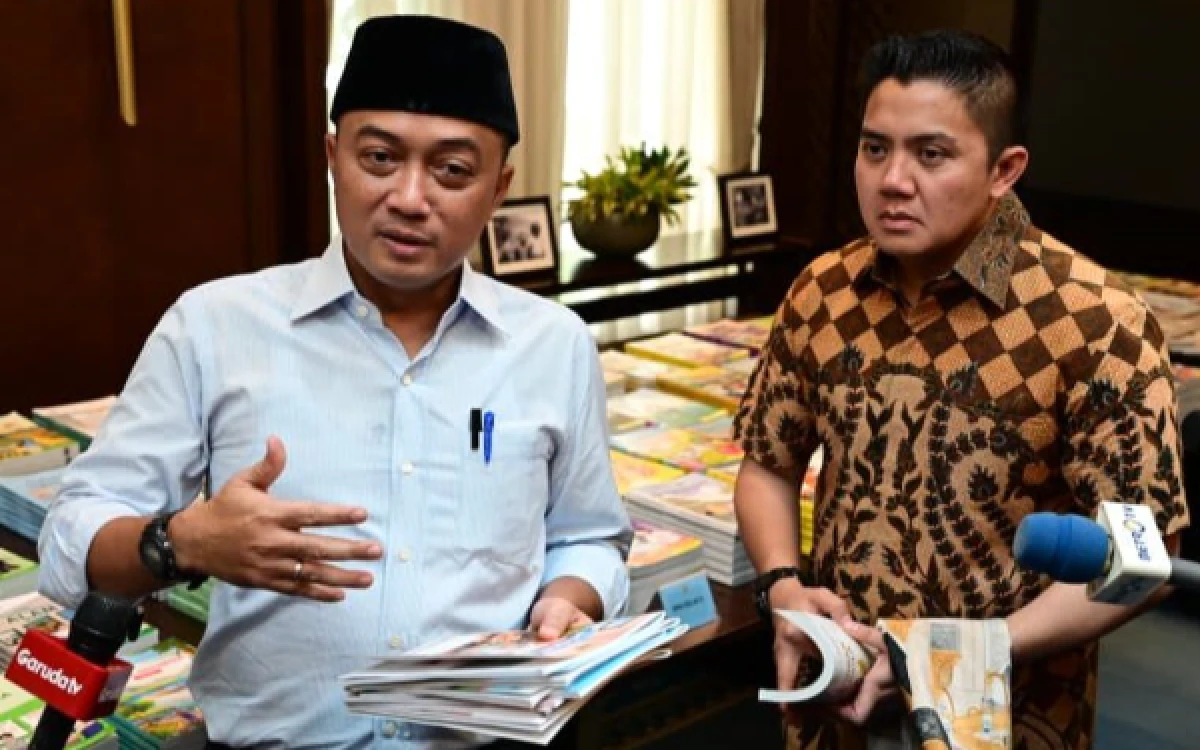 Thumbnail Berita - Buku Ajar Nasional Dirombak Total, Disentil Prabowo soal Kualitas hingga Ukuran Huruf