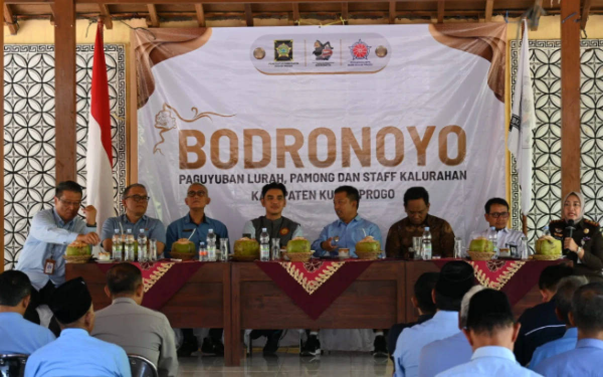 Foto Kajari Kulon Progo Putri Ayu Wulandari (paling kanan) Selasa 1 September 2026, saat memaparkan program pendampingan hukum di hadapan jajaran pengurus Bodronoyo di Aula Desa Wisata Dewi Tinalah, Samigaluh. (Foto: Kajari KP for Ketik.com)
