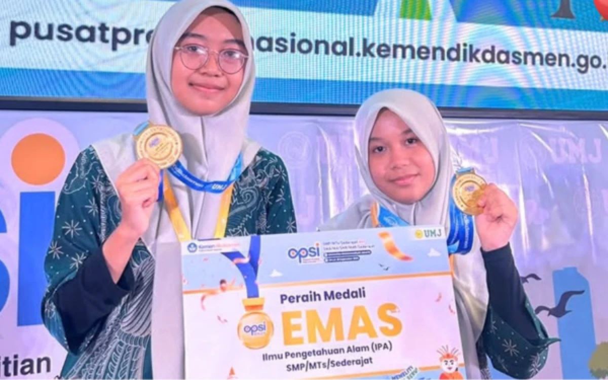Thumbnail Berita - Prestasi Membanggakan! Tim Riset MTsN 1 Kota Malang Sabet Medali Emas di OPSI 2026 Tingkat Nasional