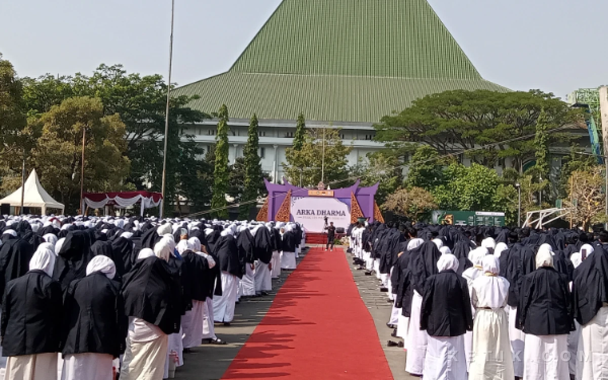 Foto Ribuan mahasiswa baru UIN Malang mengikuti Opening PBAK. (Foto: Aliyah/Ketik.com)