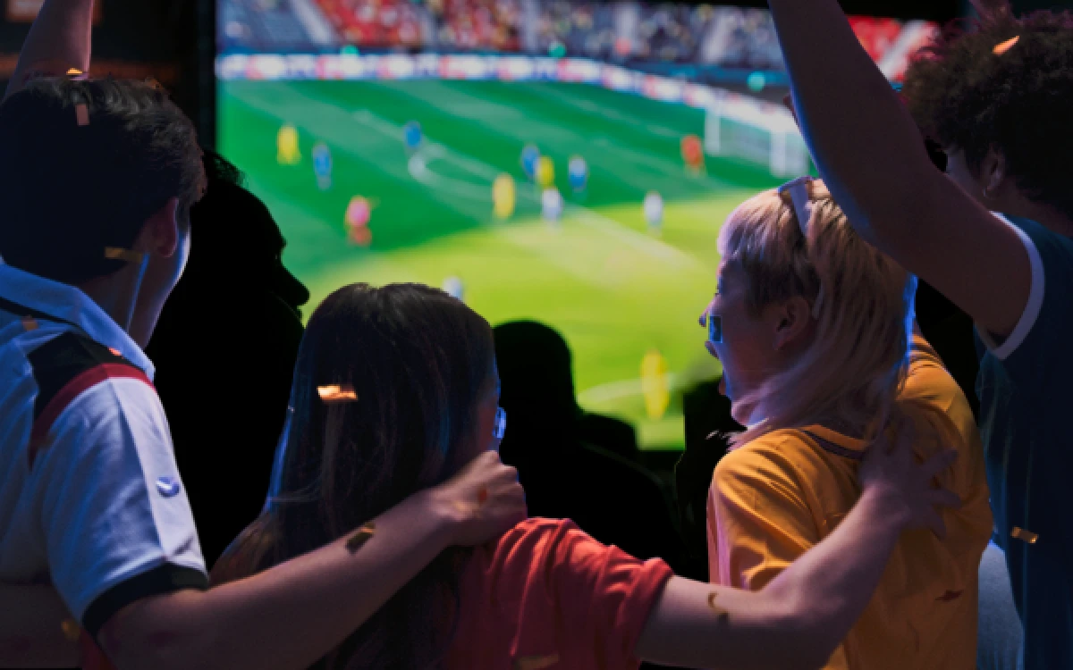 Thumbnail Berita - Hotel Santika Premiere Malang Gelar Nobar World Cup 2026