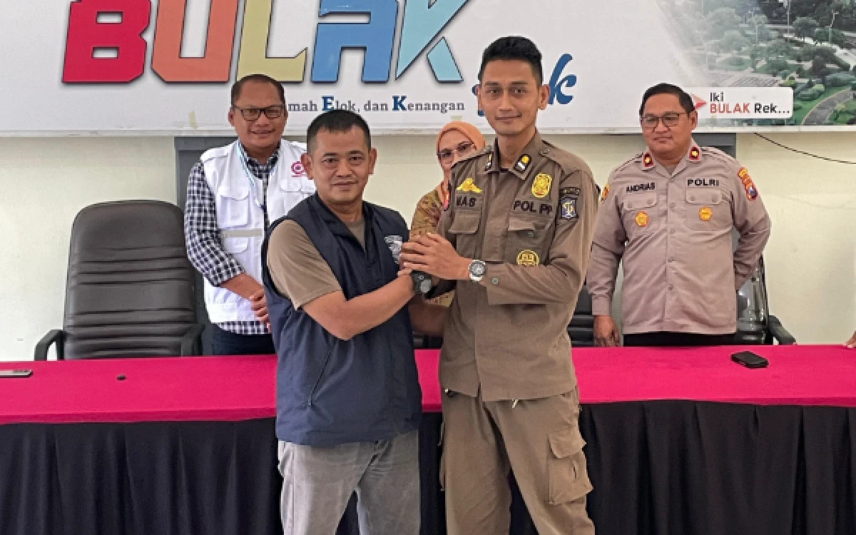 Thumbnail Berita - Satpol PP Surabaya Panggil Anggotanya yang Viral Hentikan Ambulans Bawa Jenazah ke Madura