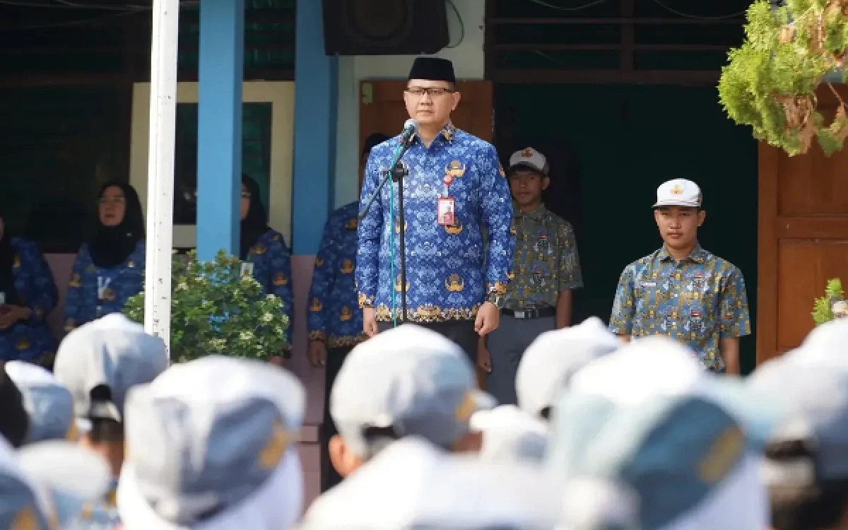 Thumbnail Berita - Kadindik Jatim Jadi Pembina Upacara Hari Kesaktian Pancasila di SMAN 1 Parang Magetan