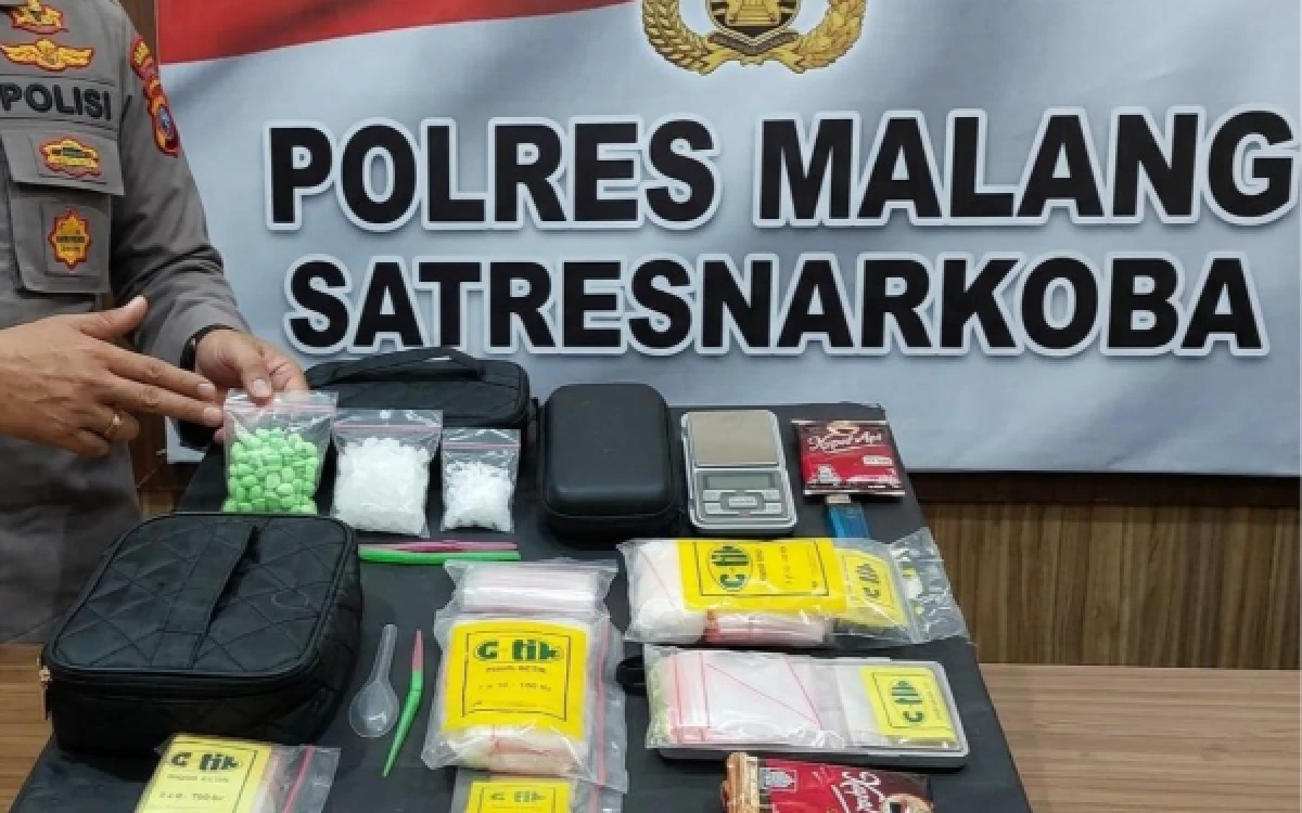 Thumbnail Berita - Pria Edarkan 54 Gram Sabu dan 76 Ekstasi di Tumpang Malang Diamankan Polisi