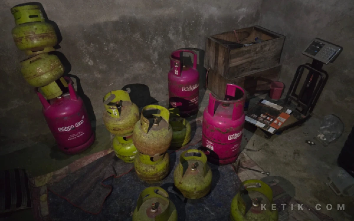 Thumbnail Berita - Kasus Oplos Elpiji Jombang Terungkap, LPG 3 Kg Disulap Jadi 12 Kg
