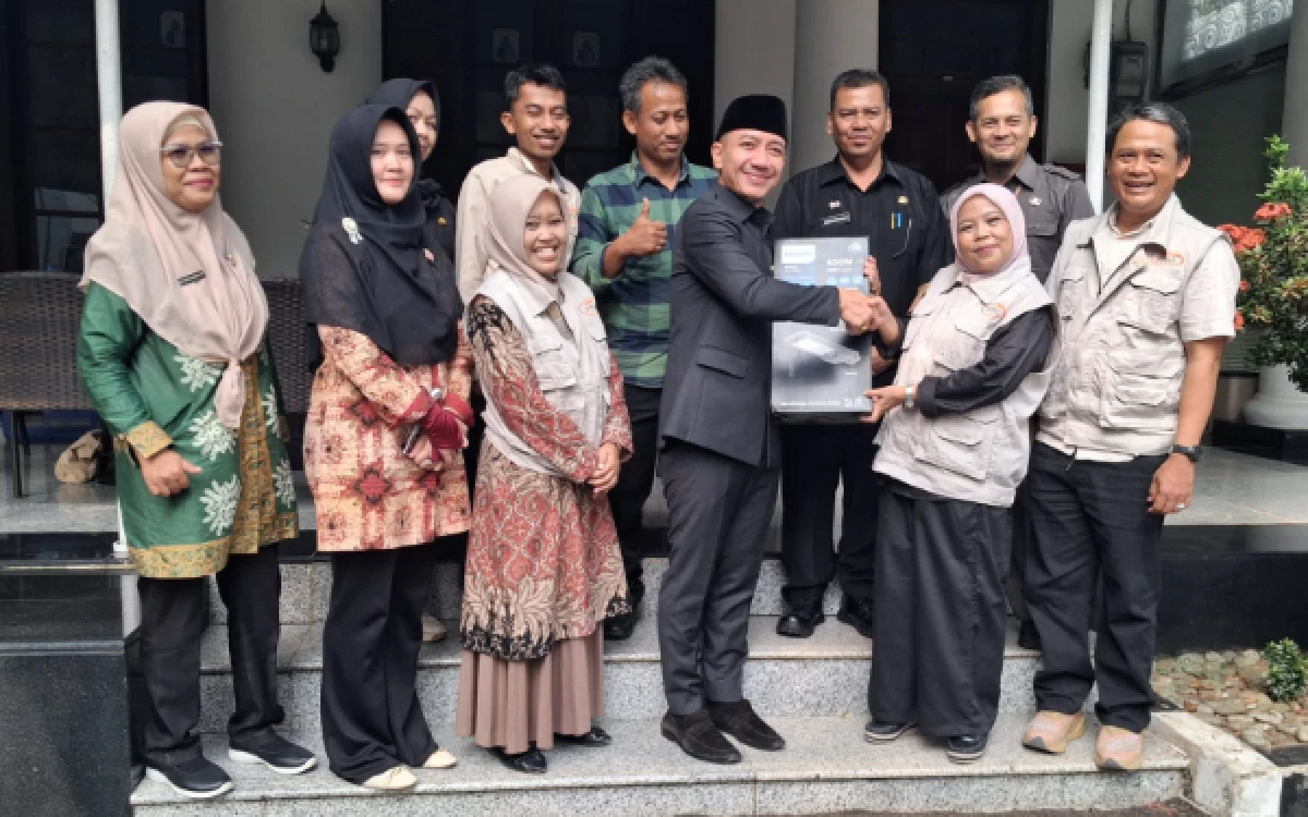 Thumbnail Berita - Pemkab Lebak Terima Bantuan 905 PJU Tenaga Surya, Dorong Aktivitas Ekonomi dan Keamanan Warga