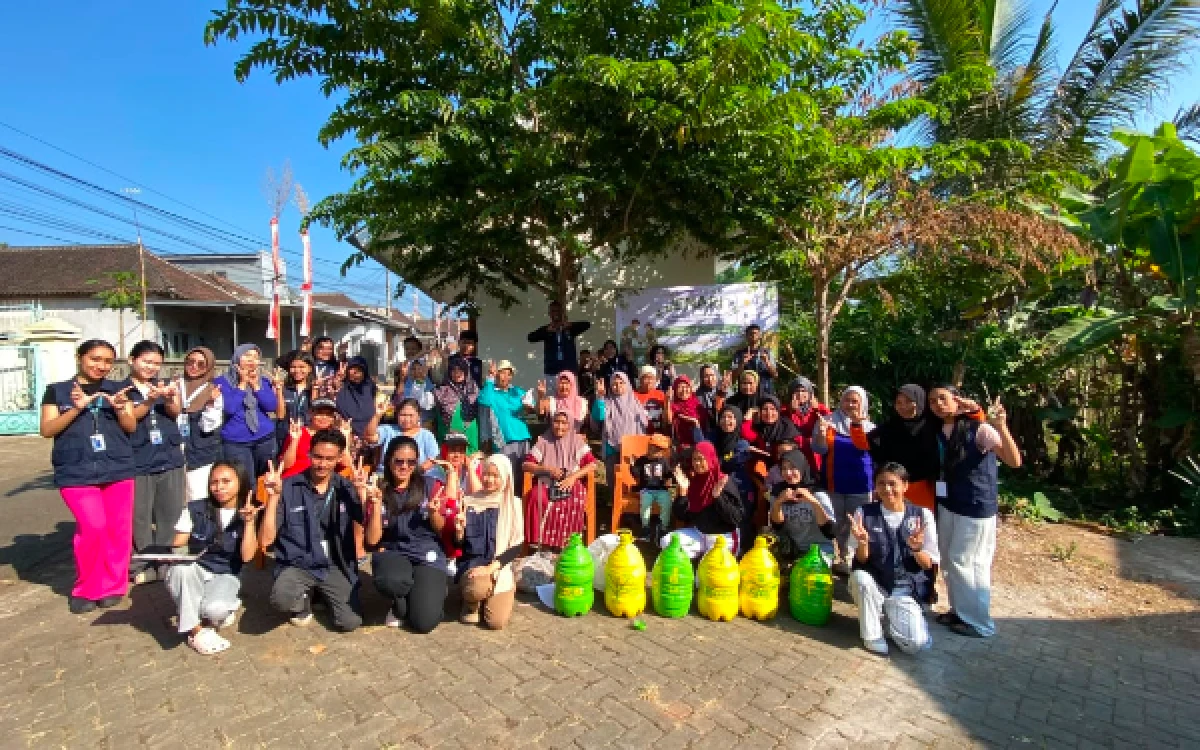 Thumbnail Berita - Mahasiswa Keperawatan Unitri Beri Edukasi Pengelolaan Sampah Mandiri ke Warga Jemunang Kabupaten Malang