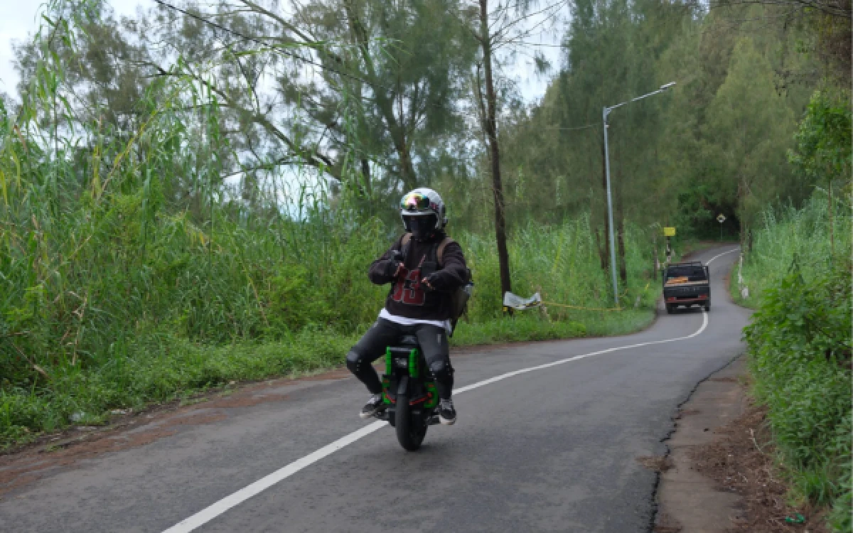 Thumbnail Berita - Mengenal Komunitas Eastlectric, Wadah Penunggang Kendaraan Roda Satu Elektrik di Jatim