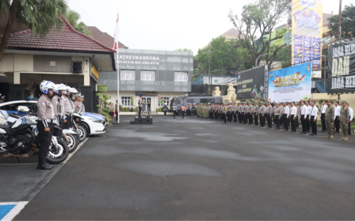 Foto Kapolresta Malang Kota, Kombes Pol Danang Setiyo Pambudi saat memberikan paparan dalam apel pasukan Operasi Patuh Semeru yang berlangsung selama 14 hari, Senin, 26 Oktober 2026 (Foto : Kukuh/Ketik).