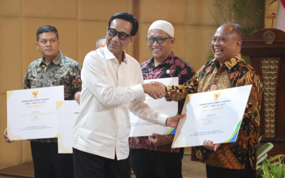 Thumbnail Berita - Sleman Borong 4 Gelar Jamsostek Award 2026, Gubernur DIY Tegaskan Pentingnya Perlindungan Pekerja