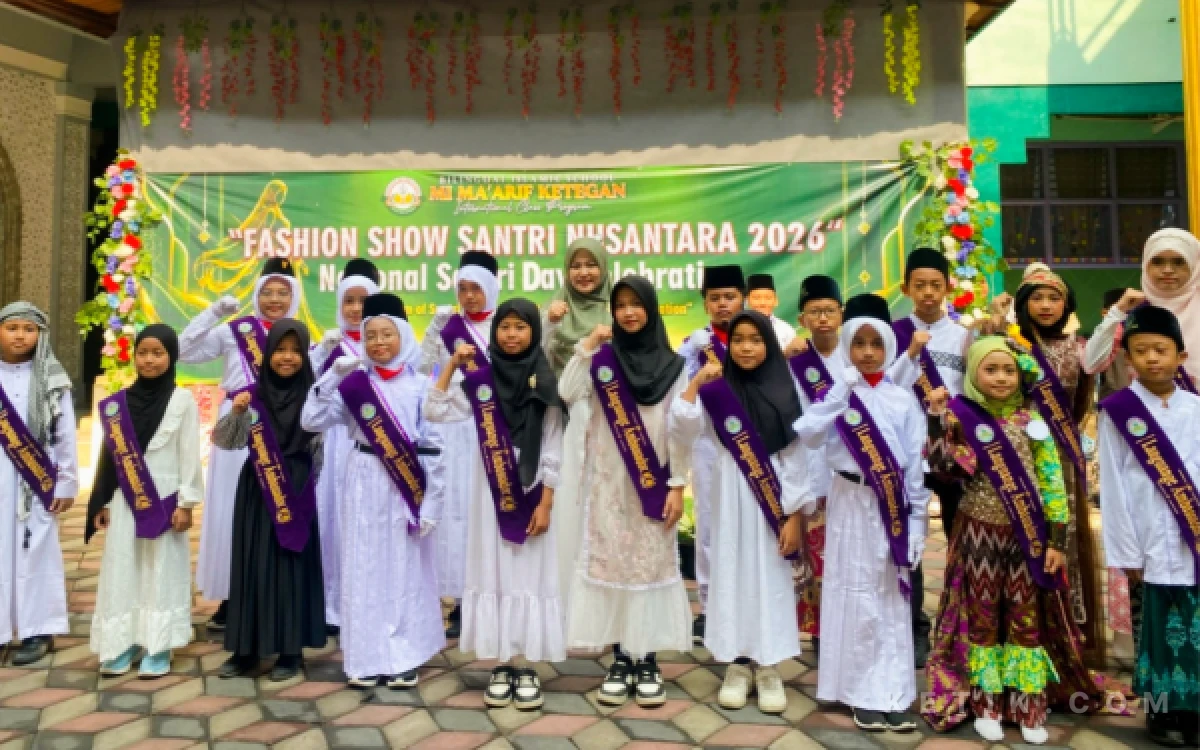 Thumbnail Berita - Gelar Fashion Show Nusantara dan Kukuhkan Duta Bahasa, MI Maarif Ketegan Perkuat Karakter Generasi Muda