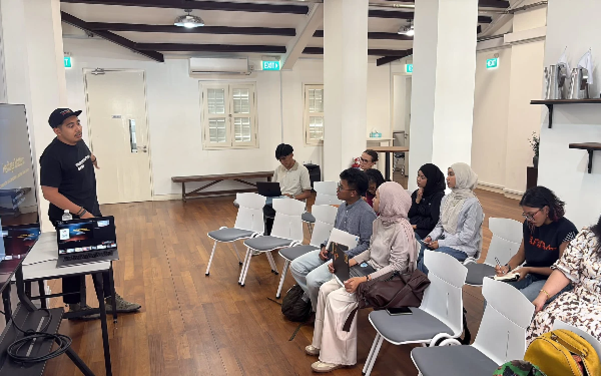 Foto Moh Faiz dan Meisa Rahmawati mengikuti sesi pemaparan materi dan diskusi akademik di ArCH Square, Singapura, Selasa, 27 Oktober 2026. (Foto: Faiz/Ketik.com)