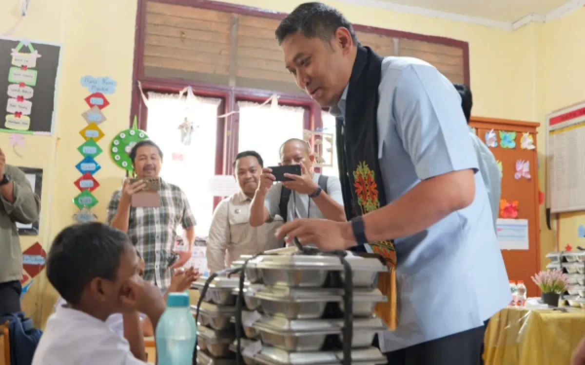 Thumbnail Berita - Tak Sekadar Makan Gratis, Kepala BGN Usulkan Edukasi Gizi Masuk Kurikulum Sekolah