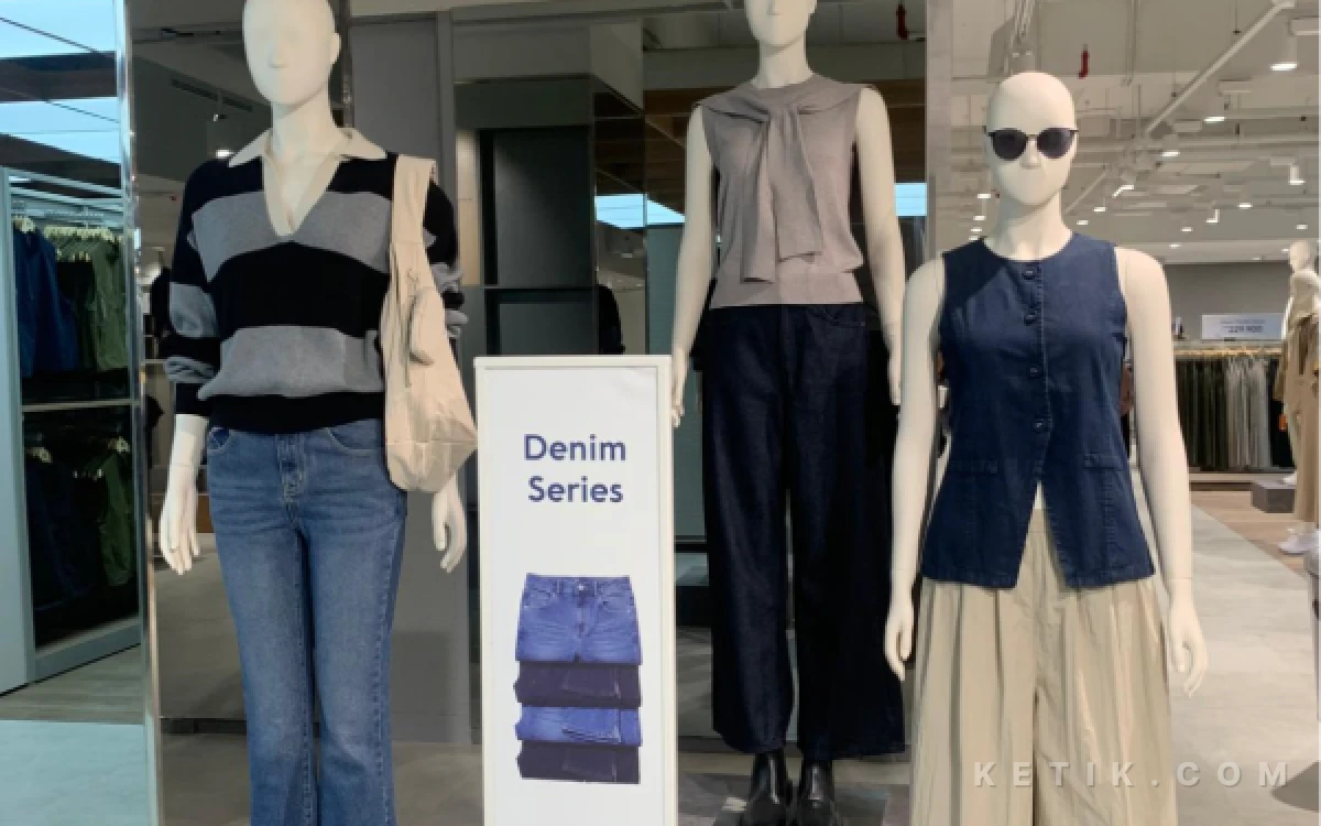 Foto Koleksi fashion ZES dalam Denim Series di Tunjungan Plaza 3 Surabaya (Foto : Aisyah/Ketik.com)