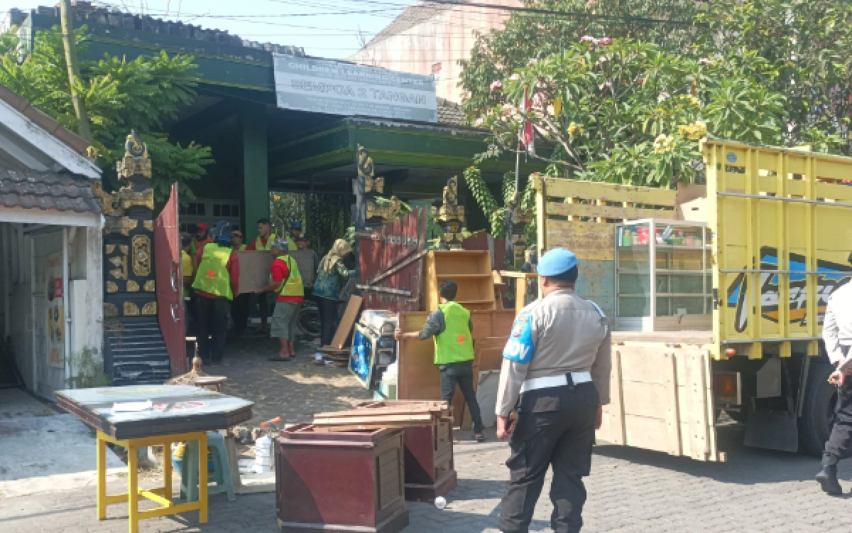 Thumbnail Berita - Abaikan 3 Kali Somasi, Rumah Senilai Miliaran Rupiah di Kota Malang Dieksekusi Pengadilan