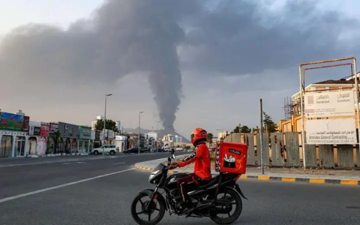 Thumbnail Berita - AS Gempur Iran Sembilan Malam Berturut-turut, Sasar Infrastruktur Militer Selat Hormuz