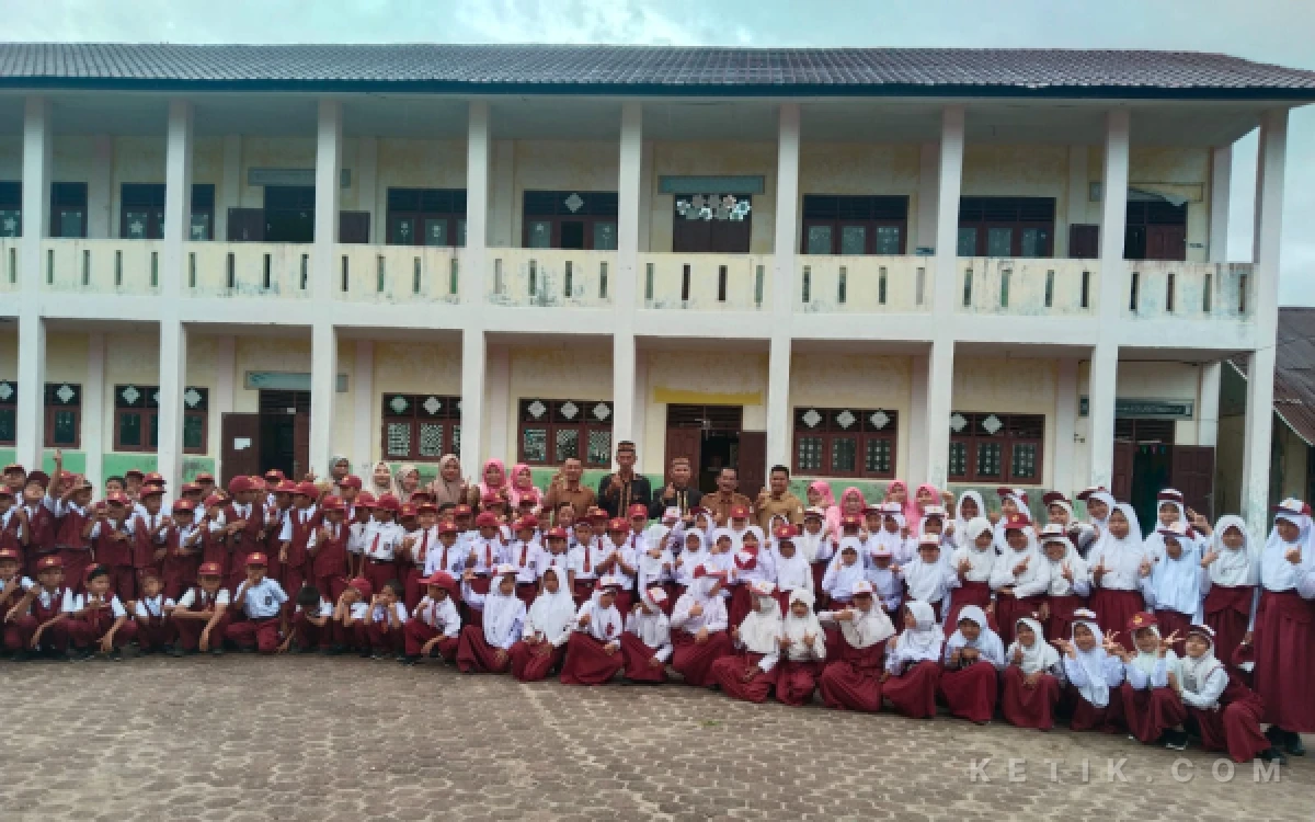 Thumbnail Berita - Lestarikan Nilai Adat Istiadat kepada Pelajar, MAA Aceh Singkil Kunjungi Sejumlah Sekolah