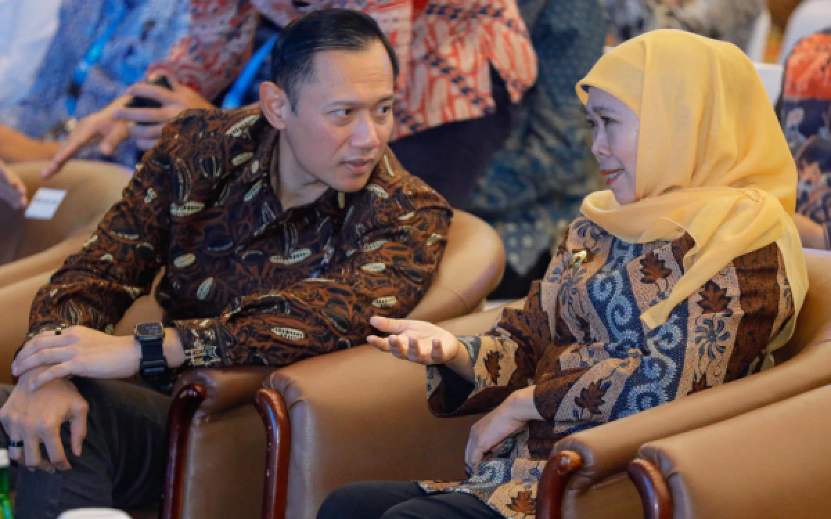 Thumbnail Berita - Sulap Kawasan Kumuh, Khofifah Paparkan Best Practice Permata Jatim ke Menko AHY