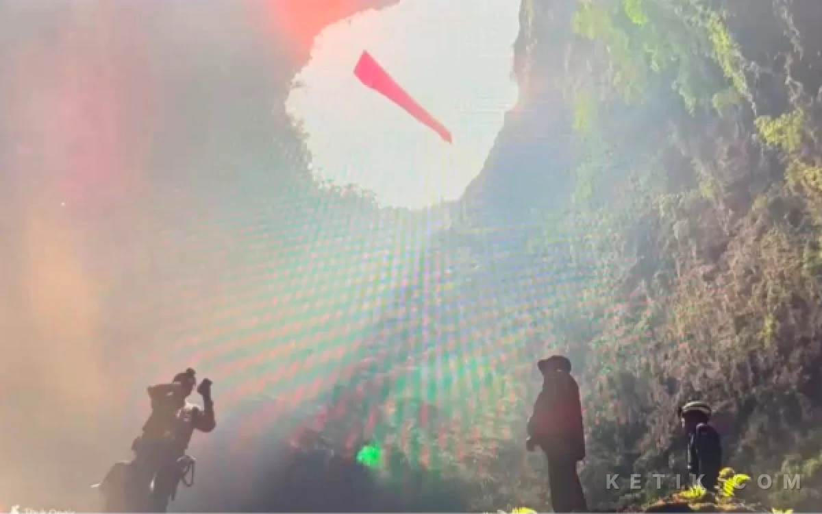 Thumbnail Berita - Upacara HUT ke-81 RI di Pacitan: Bupati Aji Pimpin di Goa Luweng Ombo, Wabup Gagarin di Pendopo