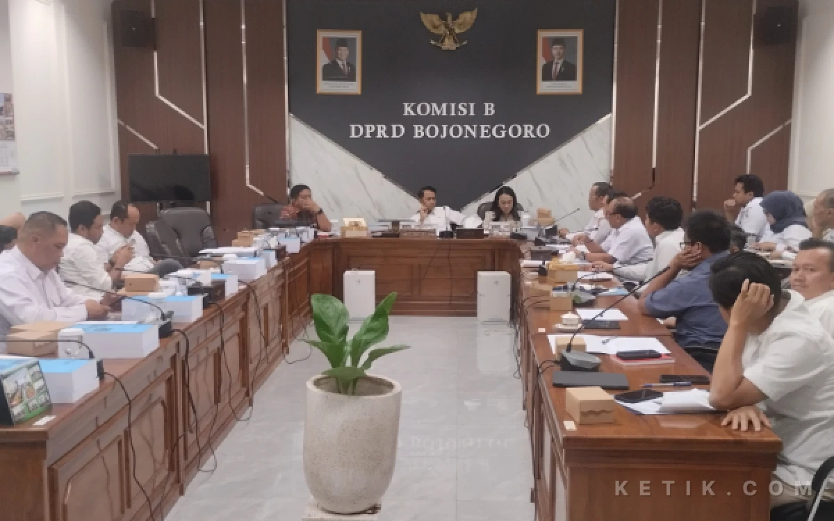 Thumbnail Berita - Komisi B DPRD Bojonegoro Soroti Target Pendapatan BUMD untuk KUA-PPAS 2027