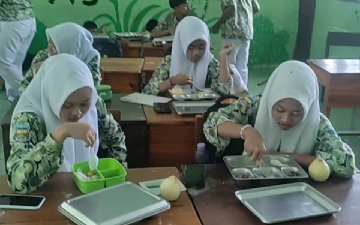 Thumbnail Berita - Suspend 4 SPPG di Tuban Resmi Dicabut, KPPG Buka Suara soal Ketimpangan PM dan Dugaan Afiliasi Dapur Korwil
