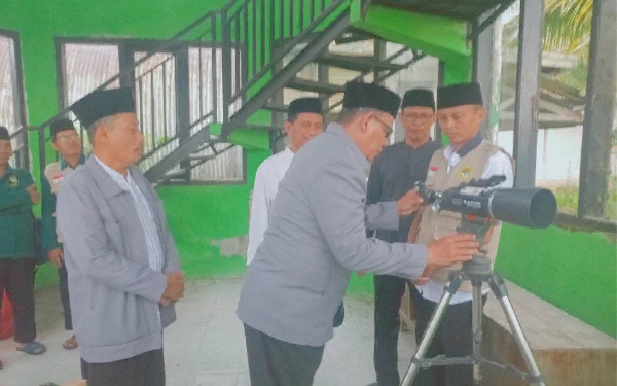 Thumbnail Berita - Kanwil Kemenag Jatim Pantau Bulan Dzulhijjah di 13 Titik, Hilal Tampak di Lamongan