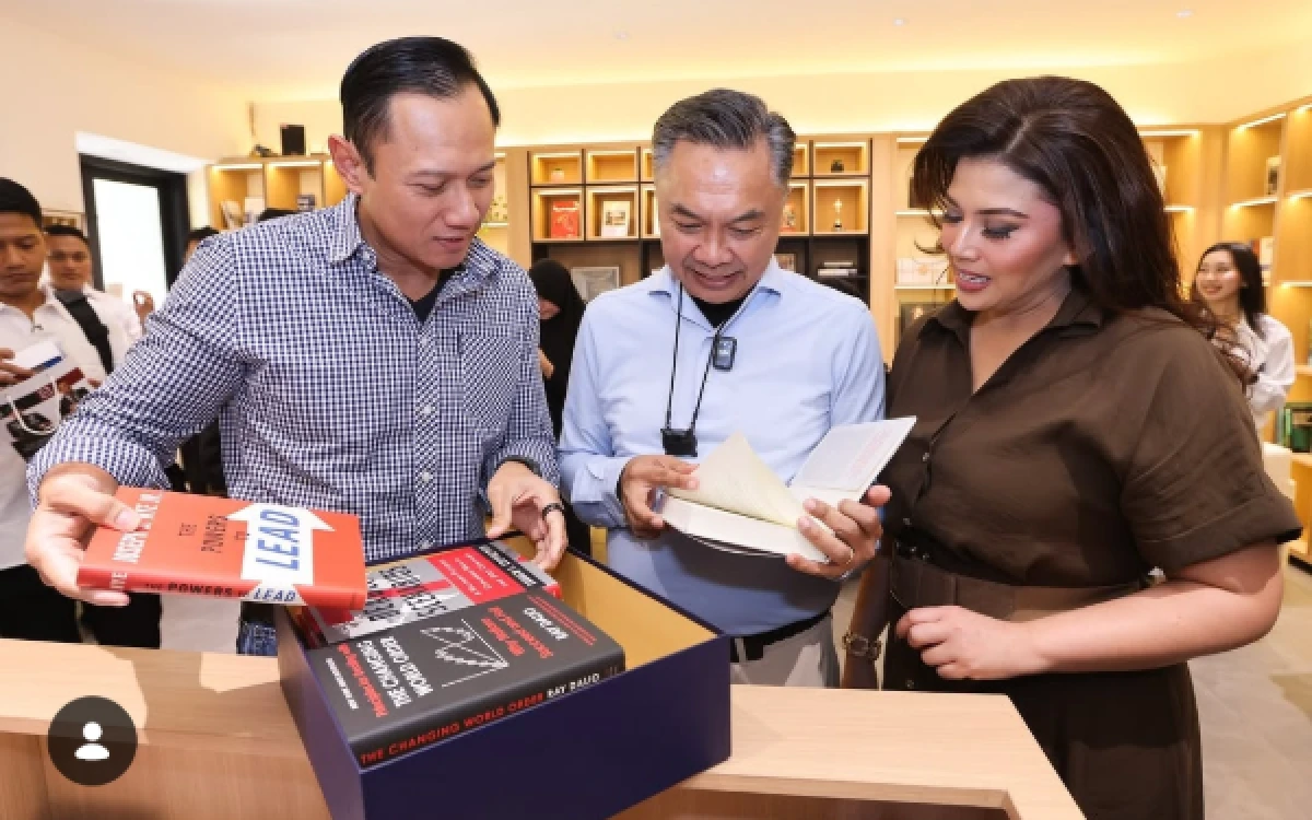 Thumbnail Berita - Dino Patti Djalal Buka Perpustakaan Kafe di Kemang, Ada Ruang Baca Hening hingga Klub Buku