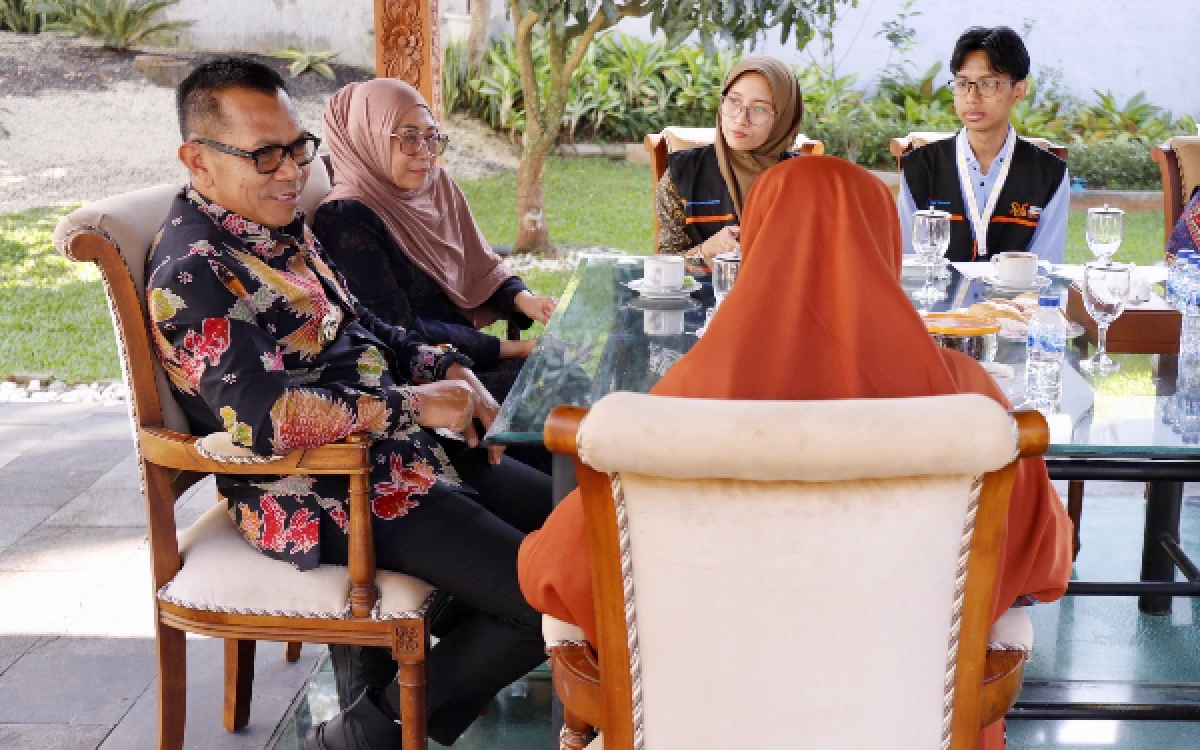 Thumbnail Berita - Tak Hanya Warga! Cak Nur Juga Ikut Sensus Ekonomi 2026, Ajak Masyarakat Berikan Data Akurat