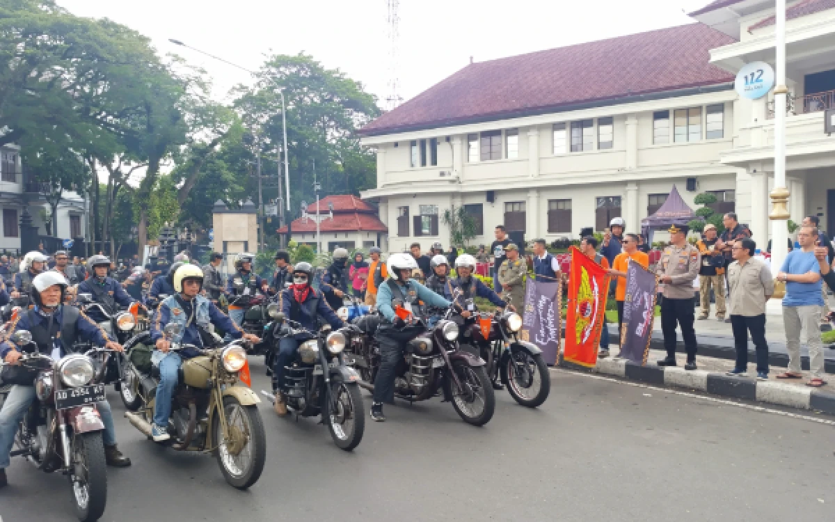 Thumbnail Berita - Jawara International Classic Bike Rally 2026 Dimulai, 500 Motor Antik Turing dari Kota Malang Menuju Solo
