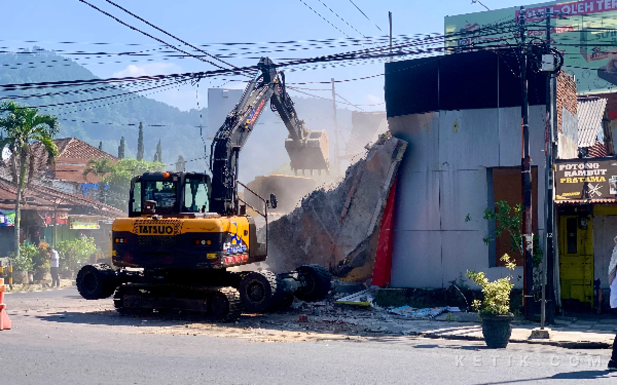 Thumbnail Berita - Sempat Diwarnai Protes PKL, Proyek Preservasi Simpang Patih Kota Batu Segera Dimulai