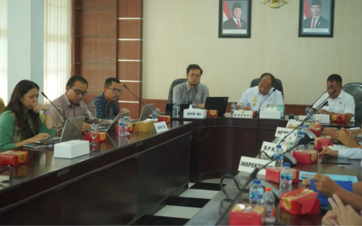 Thumbnail Berita - Melalui Exit Meeting Bimtek Antikorupsi, Bupati Asahan Komitmen Wujudkan Pemerintahan Bersih
