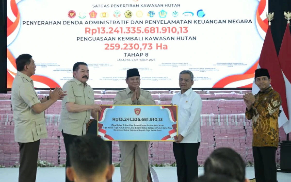 Thumbnail Berita - Rp52 Triliun Kekayaan Negara Berhasil Diselamatkan Satgas PKH, Prabowo Beri Pujian