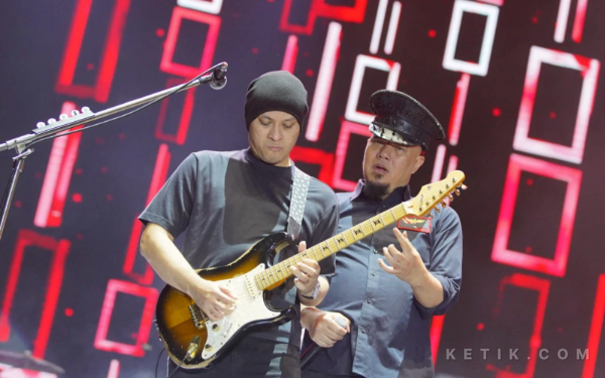 Thumbnail Berita - Pecah! Gelaran Play Music Hadirkan Dewa 19 di Kota Madiun Sukses Hipnotis Masyarakat