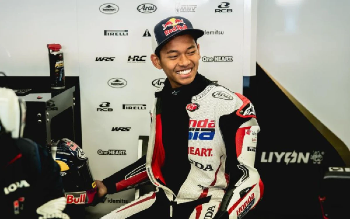 Thumbnail Berita - Veda Ega Bikin Moto3 Brno Ceko Heboh! Start Sulit, Finis 5 Besar dan Bikin Rival Salut