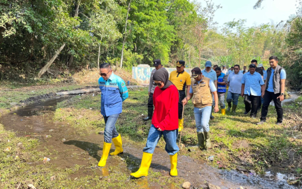 Thumbnail Berita - Sampah Terus Mengalir di Sungai, DPRD Kota Malang Usul Pasang Jaring Penahan
