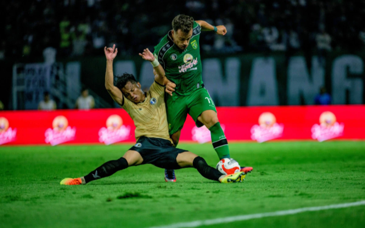Thumbnail Berita - Persebaya Tutup Pramusim Tanpa Kekalahan, Taklukkan Penang FC 1-0 di GBT
