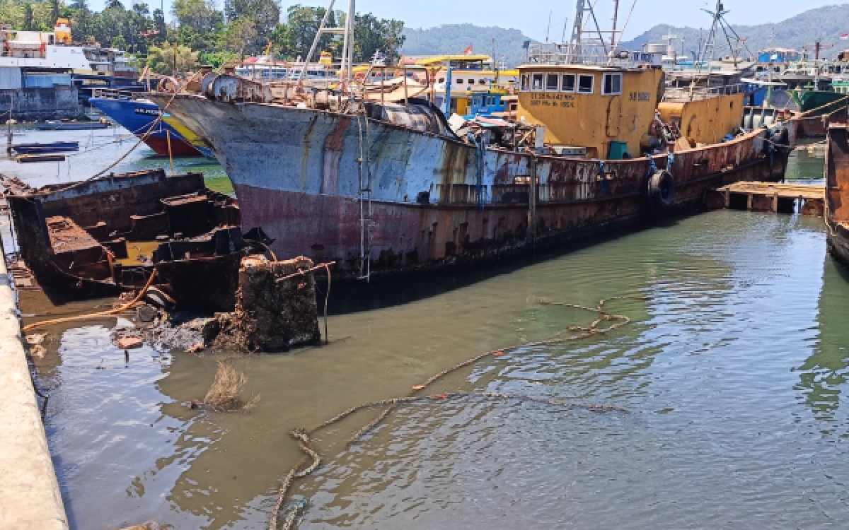 Thumbnail Berita - DPRD Bitung Temukan Kejanggalan di Lokasi Pemotongan Kapal di Tandu Rusa
